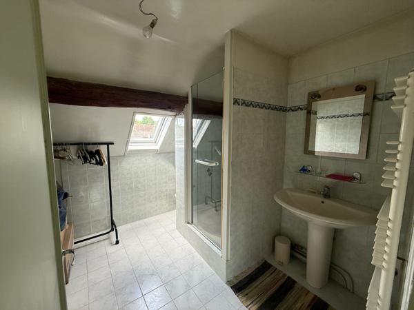 Crécy-la-Chapelle (77580) Superbe logement dans un environnement des plus calme avec cinq chambres.