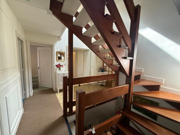 Crécy-la-Chapelle (77580) Superbe logement dans un environnement des plus calme avec cinq chambres.