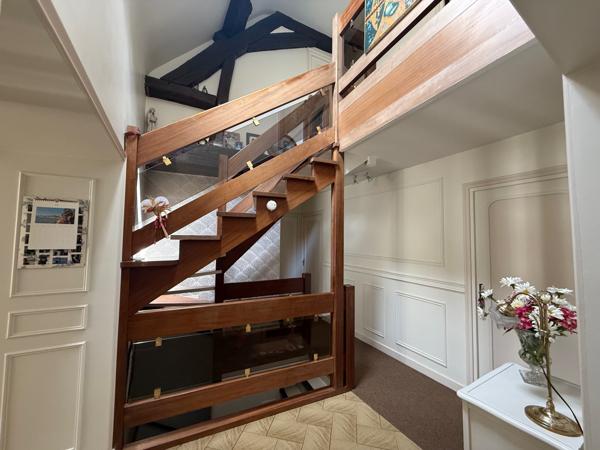 Crécy-la-Chapelle (77580) Superbe logement dans un environnement des plus calme avec cinq chambres.