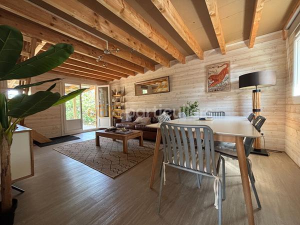 Vente
                Maison64 m² - 3 Pièces -
                    SOULAC SUR MER (33780)