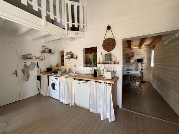 Vente
                Maison64 m² - 3 Pièces -
                    SOULAC SUR MER (33780)
