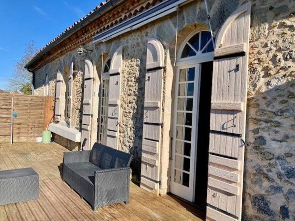 MAISON RENOVEE SUR 3 NIVEAUX AVEC GARAGE ET JARDIN