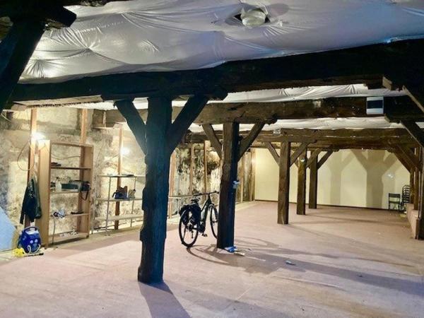 MAISON RENOVEE SUR 3 NIVEAUX AVEC GARAGE ET JARDIN