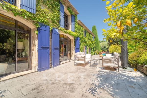 Mas provençal du XIXe siècle avec terrain constructible au cœur de Saint-Rémy-de-Provence