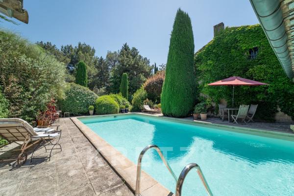 Mas provençal du XIXe siècle avec terrain constructible au cœur de Saint-Rémy-de-Provence
