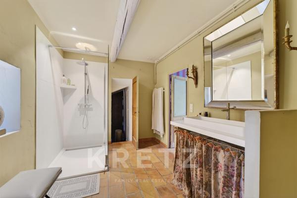 Mas provençal du XIXe siècle avec terrain constructible au cœur de Saint-Rémy-de-Provence