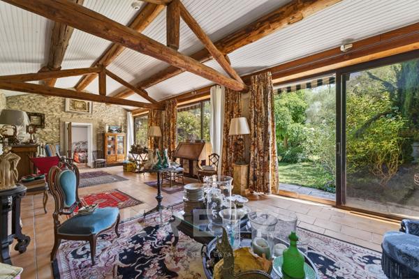 Mas provençal du XIXe siècle avec terrain constructible au cœur de Saint-Rémy-de-Provence