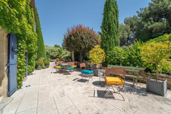 Mas provençal du XIXe siècle avec terrain constructible au cœur de Saint-Rémy-de-Provence
