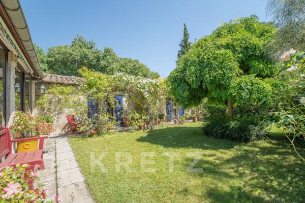 Mas provençal du XIXe siècle avec terrain constructible au cœur de Saint-Rémy-de-Provence