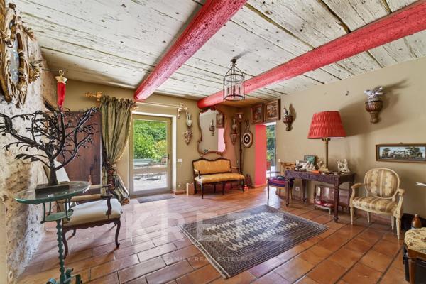 Mas provençal du XIXe siècle avec terrain constructible au cœur de Saint-Rémy-de-Provence