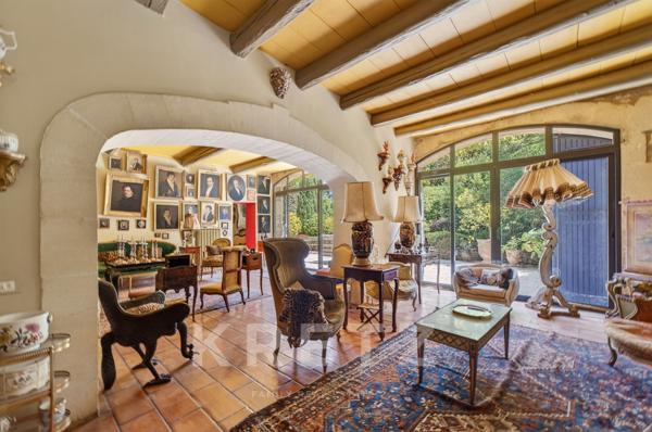 Mas provençal du XIXe siècle avec terrain constructible au cœur de Saint-Rémy-de-Provence