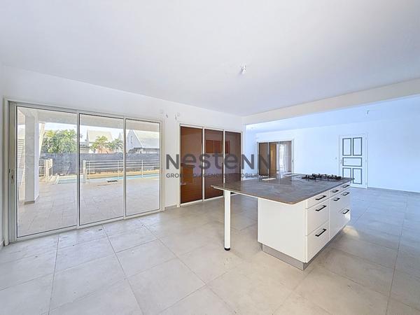 A VENDRE VILLA F4 NEUVE DE 144 M² AVEC PISCINE A PROVIDENCE AUX ABYMES