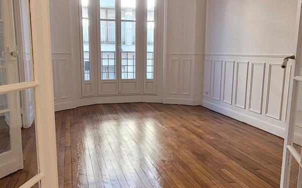 Appartement à louer    4 pièces • 73,40 m2 Paris 15