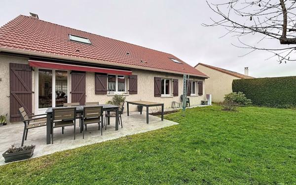 Maison à vendre    6 pièces • 160 m2 Voisins-le-Bretonneux