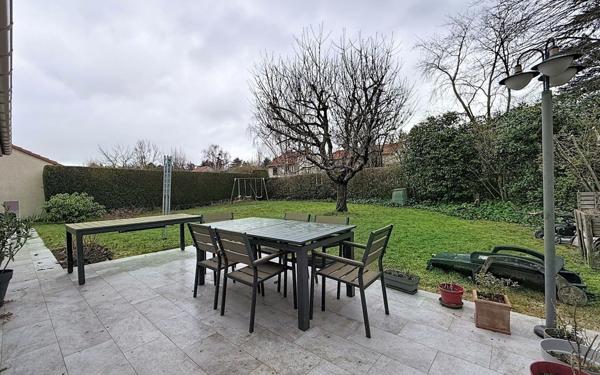 Maison à vendre    6 pièces • 160 m2 Voisins-le-Bretonneux