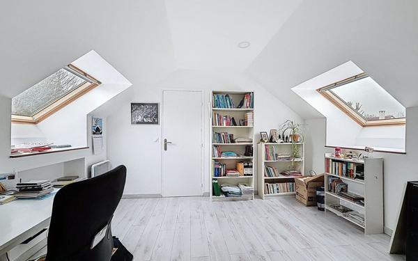 Maison à vendre    6 pièces • 160 m2 Voisins-le-Bretonneux