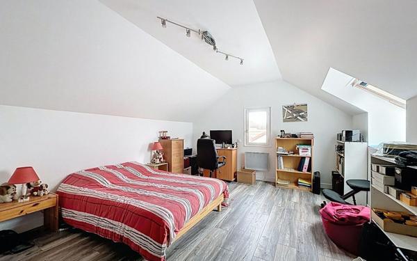 Maison à vendre    6 pièces • 160 m2 Voisins-le-Bretonneux