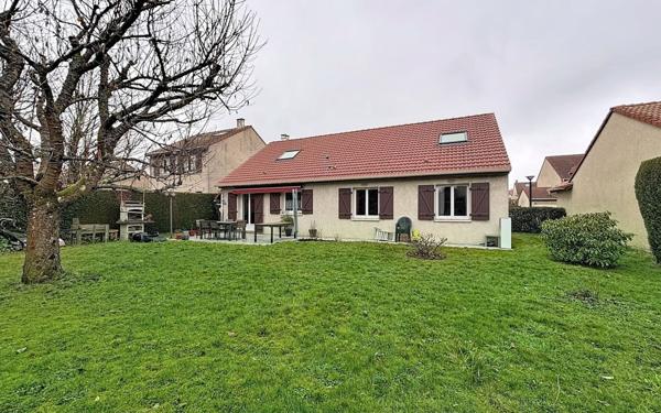 Maison à vendre    6 pièces • 160 m2 Voisins-le-Bretonneux