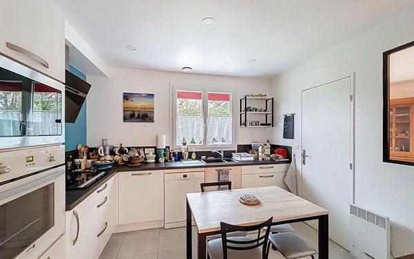 Maison à vendre    6 pièces • 160 m2 Voisins-le-Bretonneux