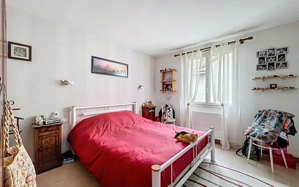 Maison à vendre    6 pièces • 160 m2 Voisins-le-Bretonneux