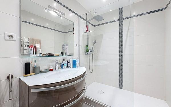 Maison à vendre    6 pièces • 160 m2 Voisins-le-Bretonneux