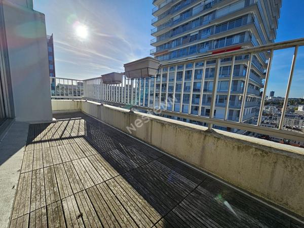 Puteaux : Dernier étage Terrasse, Appartement 3 /4 Pièces de 94 m² avec cave et Parking