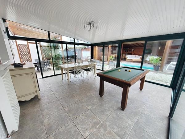 Maison de plain-pied avec piscine