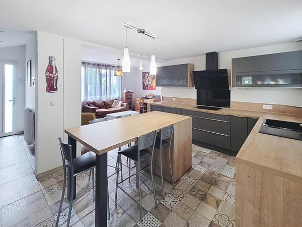 Maison de plain-pied avec piscine