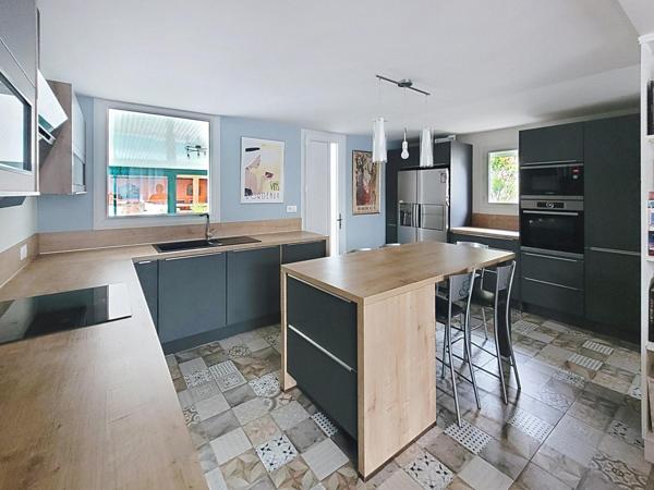 Maison de plain-pied avec piscine