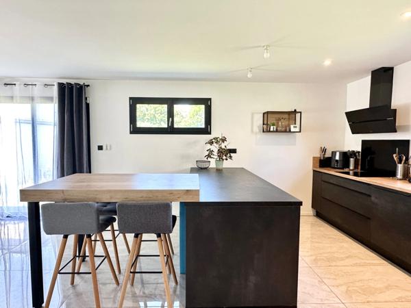 MAISON CONTEMPORAINE - 141 m² - MEUCON