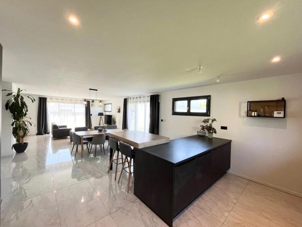 MAISON CONTEMPORAINE - 141 m² - MEUCON