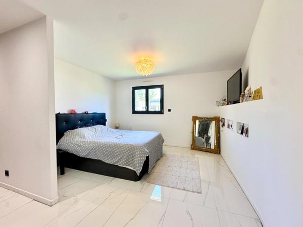 MAISON CONTEMPORAINE - 141 m² - MEUCON