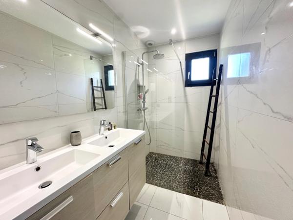 MAISON CONTEMPORAINE - 141 m² - MEUCON