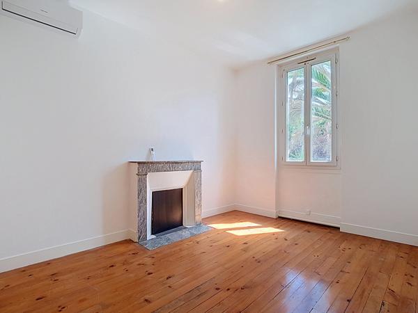 A louer BILLERE en limite de PAU (face au parc du Château) Appartement  T2 bis rénové  de 52,65 m² avec climatisation réversible et garage
