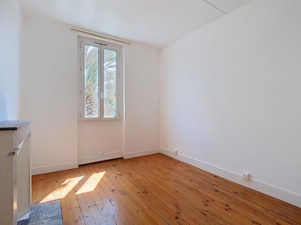 A louer BILLERE en limite de PAU (face au parc du Château) Appartement  T2 bis rénové  de 52,65 m² avec climatisation réversible et garage