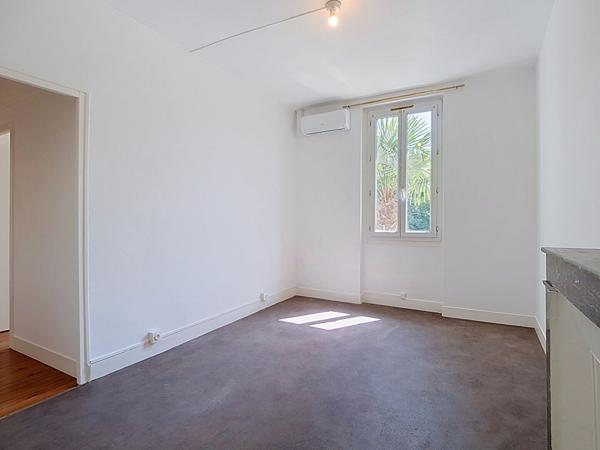 A louer BILLERE en limite de PAU (face au parc du Château) Appartement  T2 bis rénové  de 52,65 m² avec climatisation réversible et garage