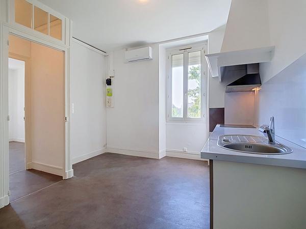 A louer BILLERE en limite de PAU (face au parc du Château) Appartement  T2 bis rénové  de 52,65 m² avec climatisation réversible et garage