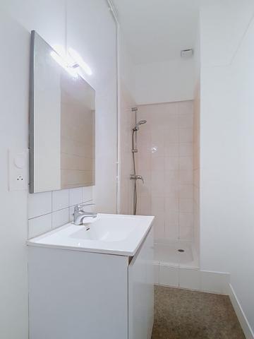A louer BILLERE en limite de PAU (face au parc du Château) Appartement  T2 bis rénové  de 52,65 m² avec climatisation réversible et garage