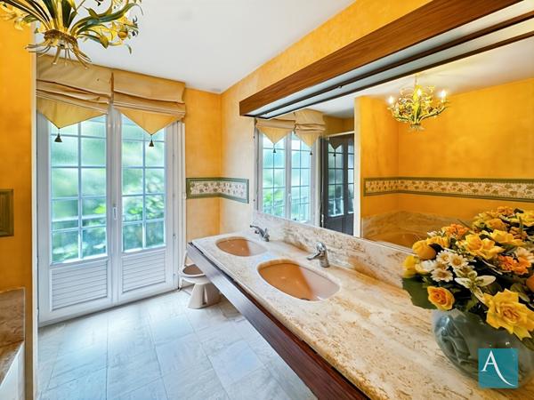 Demeure de caractère EGLY 235 m² Charme, volumes et appartement indépendant