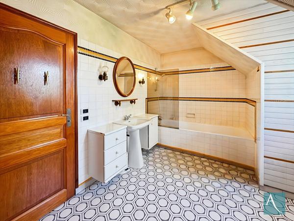 Demeure de caractère EGLY 235 m² Charme, volumes et appartement indépendant