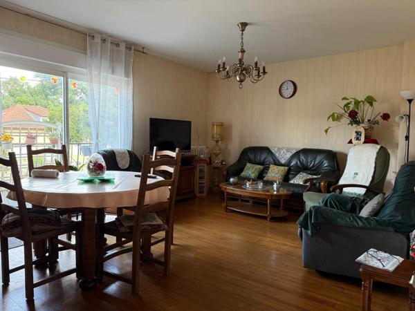 Idéal investisseur T4 d'environ 85 m2 avec balcon,cave et  garage