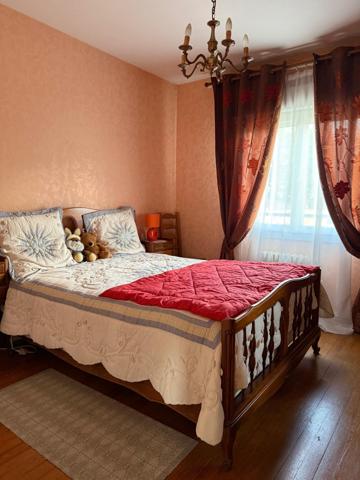 Idéal investisseur T4 d'environ 85 m2 avec balcon,cave et  garage