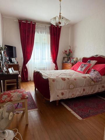 Idéal investisseur T4 d'environ 85 m2 avec balcon,cave et  garage