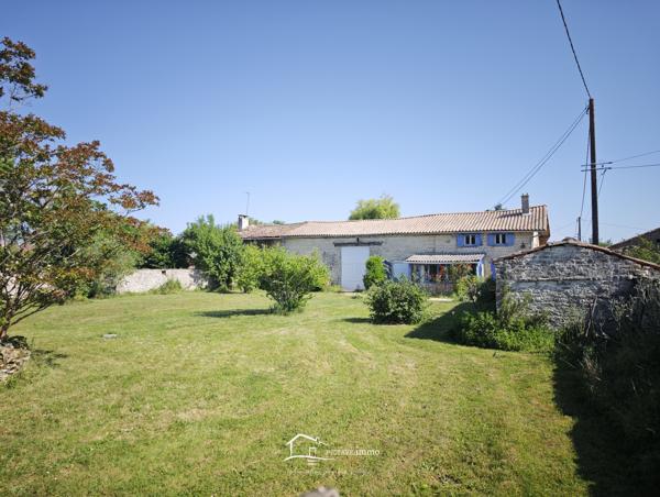 MAISON AVEC GRANGE ET TERRAIN CLOS DE MURS Lezay (79120)