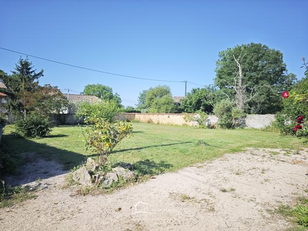 MAISON AVEC GRANGE ET TERRAIN CLOS DE MURS Lezay (79120)