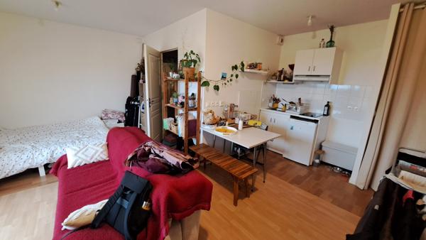 GRAND STUDIO AVEC JARDINET LOUE