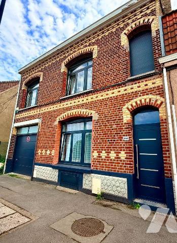 DUNKERQUE, on pose ses meubles dans cette Magnifique MAISON 1930 de 237 m² habitables, baignée ...