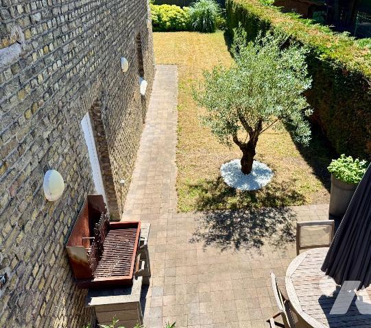 DUNKERQUE, on pose ses meubles dans cette Magnifique MAISON 1930 de 237 m² habitables, baignée ...