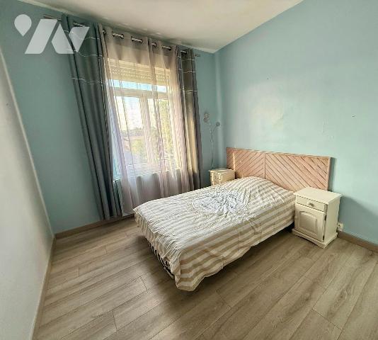 DUNKERQUE, on pose ses meubles dans cette Magnifique MAISON 1930 de 237 m² habitables, baignée ...