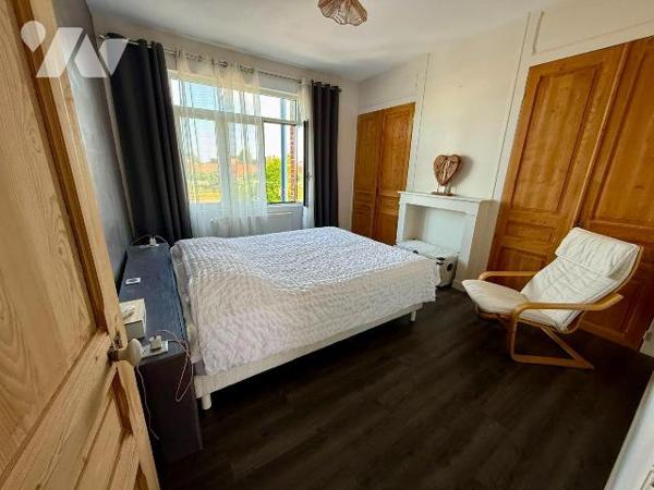 DUNKERQUE, on pose ses meubles dans cette Magnifique MAISON 1930 de 237 m² habitables, baignée ...